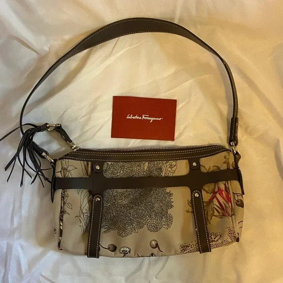 Salvatore Ferragamo Beige and Brown Leopard Shoulder Bag AUTHENTIC - Picture 4 of 7